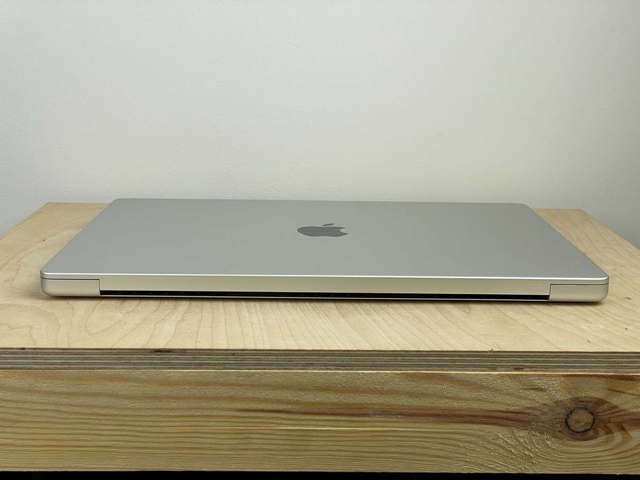 2021 MacBook Pro A2485 16" M1 PRO 16GB 1000GB