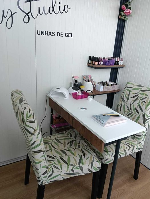 Studio de Unhas Completo em Contentor | Pronto a Trabalhar | Como Novo