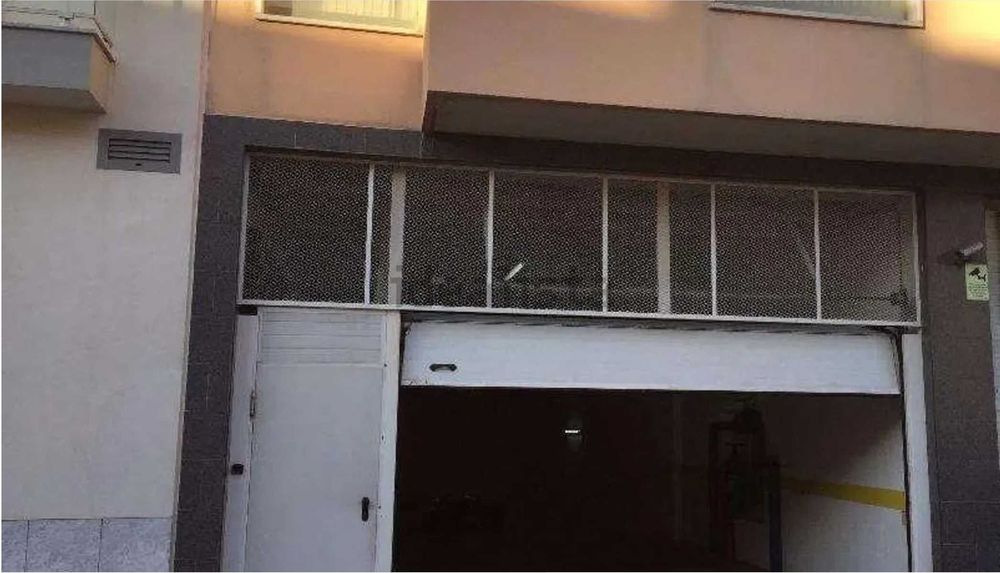 Arrenda-se Parqueamento coberto para mota em São Vicente (Sapadores)