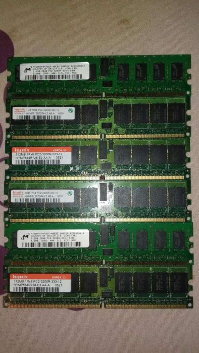Várias memórias para servidor ddr2 de 512Mb/1Gb