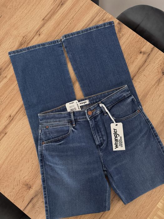 Jeansowe spodnie dzwony Wrangler Boot Cut W27 L32