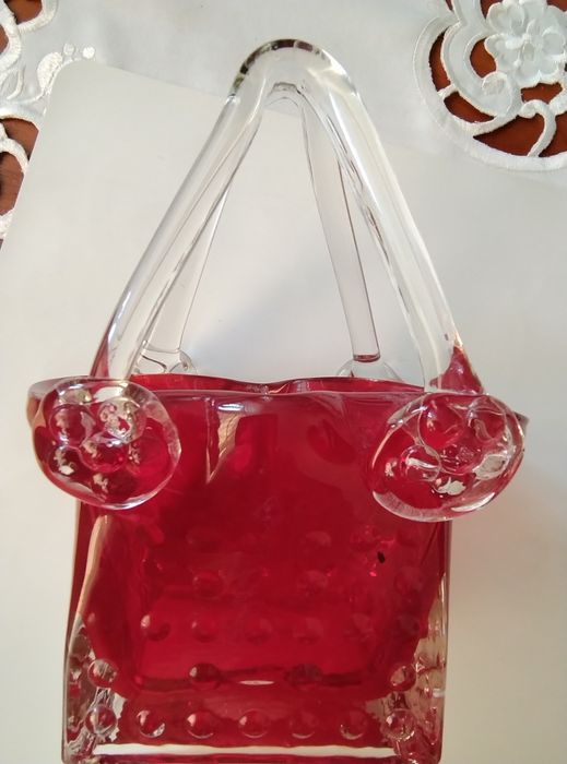 Czerwono-rubinowe szkło artystyczne