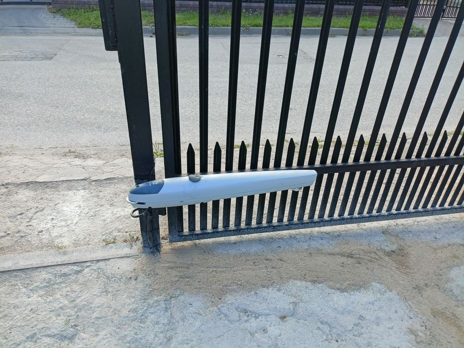 Napęd Nice V2 Nyk lub Wingo 2024 zestaw do bramy 2 skrzydłowej - monta