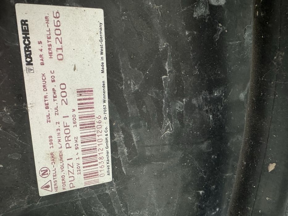 Професійний Миючий пилосос KARCHER PROFI 200