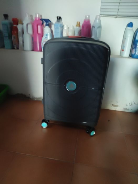 Mala de viagem cinza escuro nova, por estrear.r