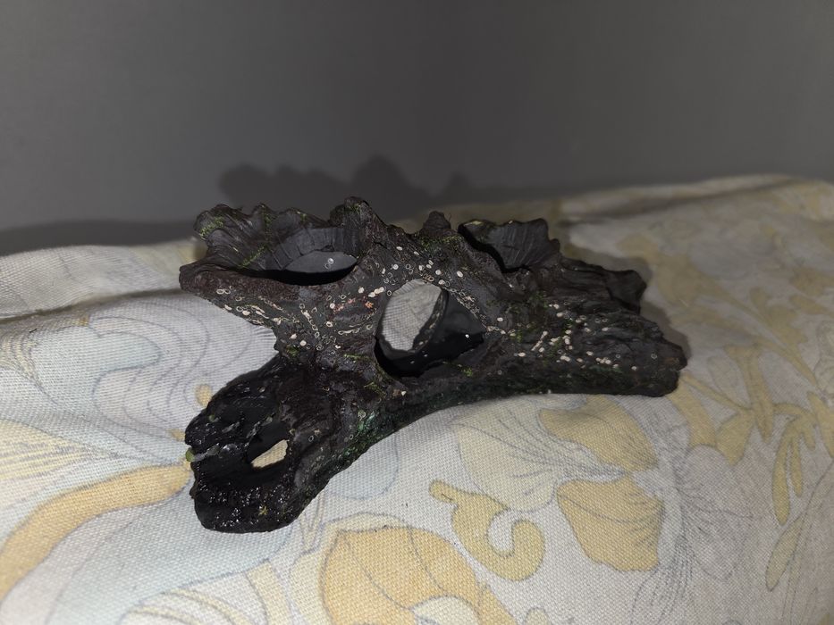 Ozdoba do akwarium imitująca kawałek drewna