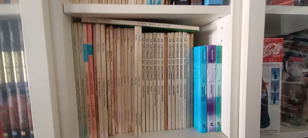 Coleção de livros visivel na fotografia