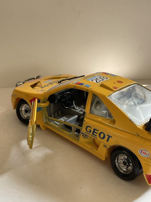 Peugeot 405 turbo 16 burago