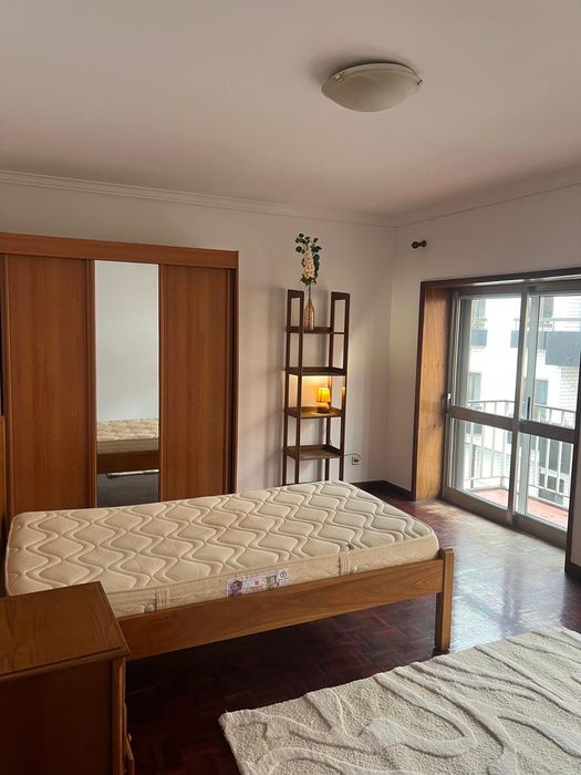Alugo Quarto en:  São Martinho 47A, em ambiente limpo, e tranquilo para pessoa com trabalho estável, ou estudante universitário.