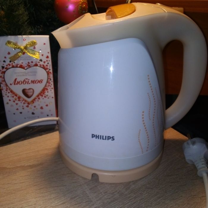 Продам электрочайник Philips