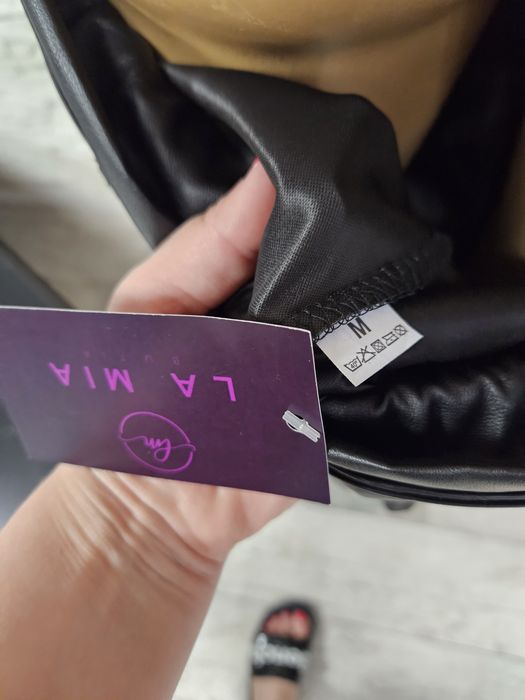 Nowe szorty z metką eko skóra z paskiem rozm M