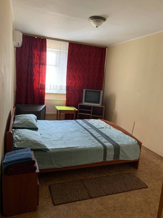 СВОБОДНА. " ЛЮКС"-студия , центр .Кондиционер.Парковка.ПОЧАСОВО