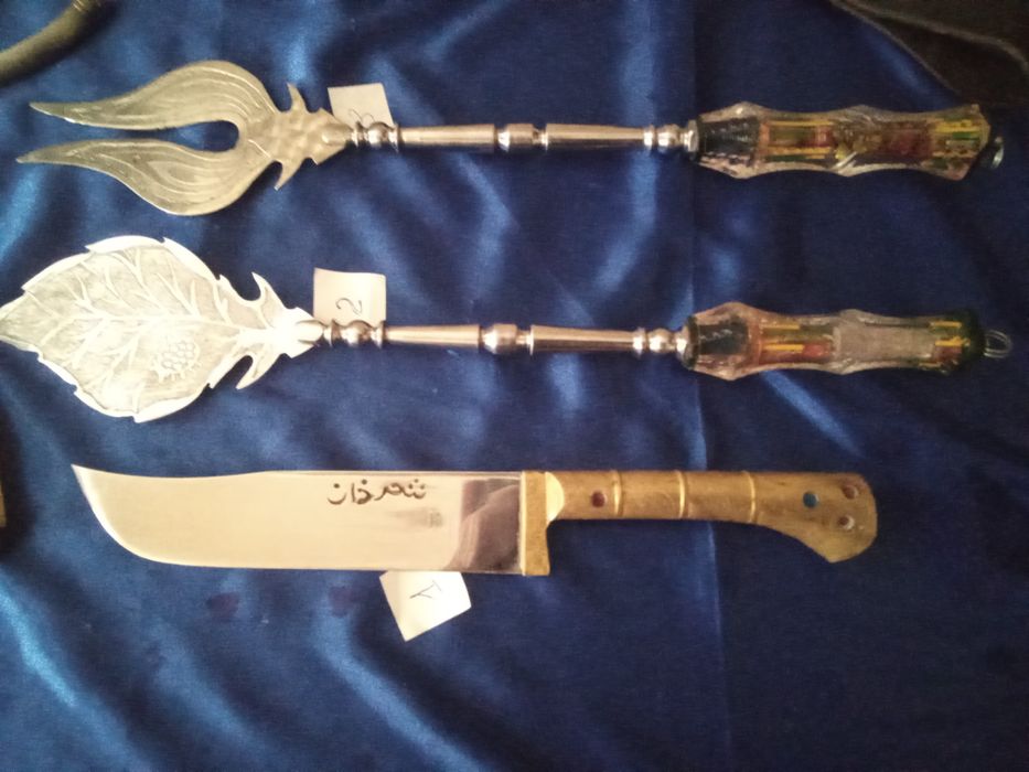 Нож ручной работы, маникюрные щипцы.бритва,булава.