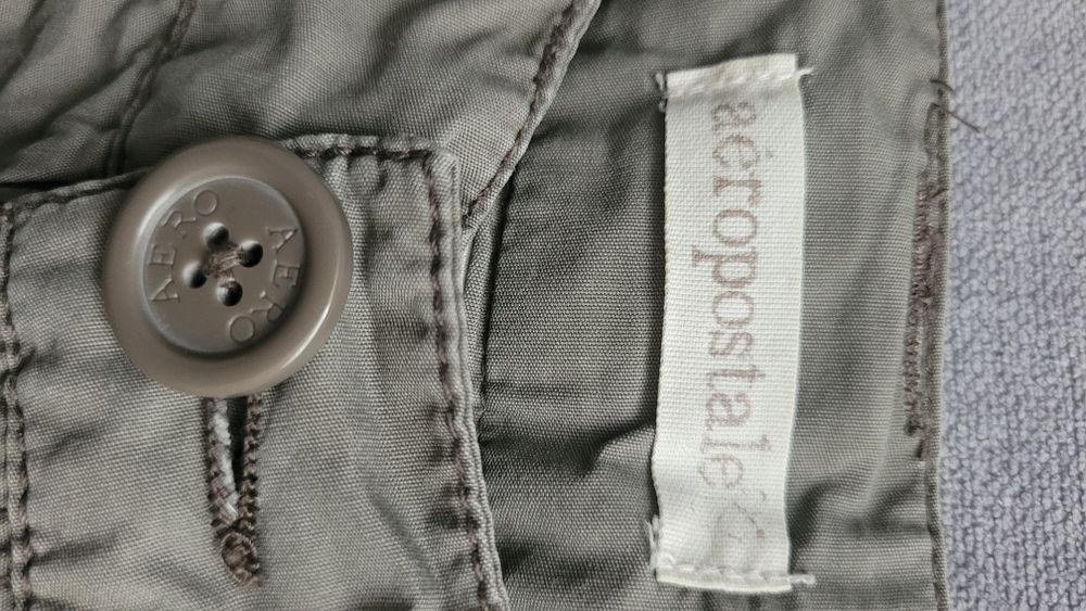 Zestaw szorty w kratkę Volcom i oliwkowe Aeropostale S
