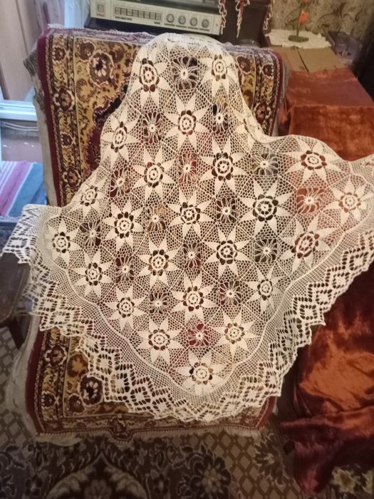 Ажурна накидка на подушки.