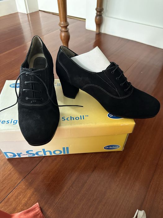 Botas com tacão pretas e cordões da Dr. Scholl's