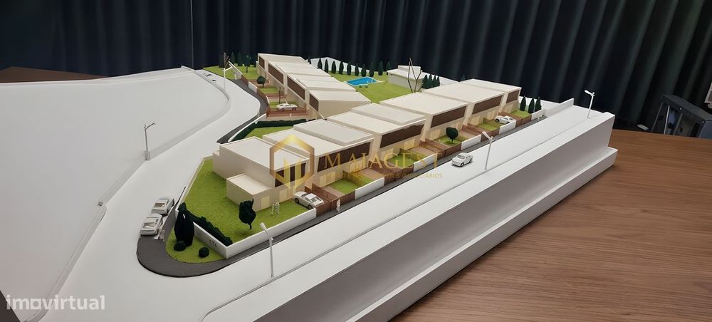 Terreno com PIP Aprovado para 16 Moradias Duplex