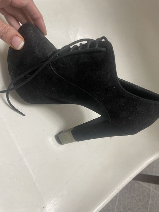 Calcado usado de senhora