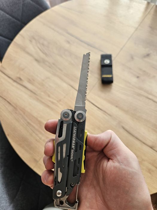Multitool leatherman signal