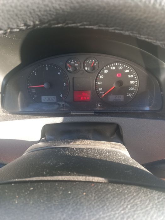 VW Trasporter T5 1.9 TDI Camperizada