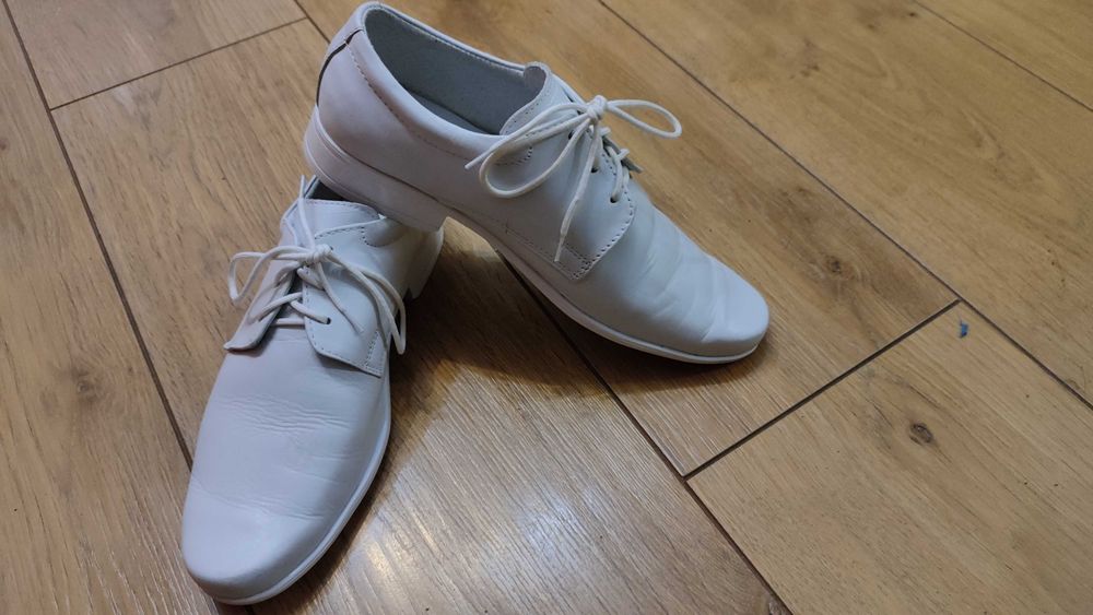 Buty białe skóra 37