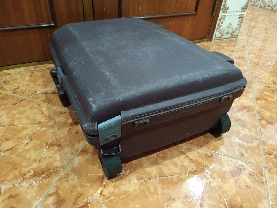 Mala de porão até 23 kg viagem ou ferramenta casa quarto apartamento
