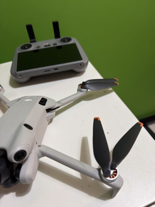 DJI Mini 4 Pro Fly More Combo (DJI RC 2)