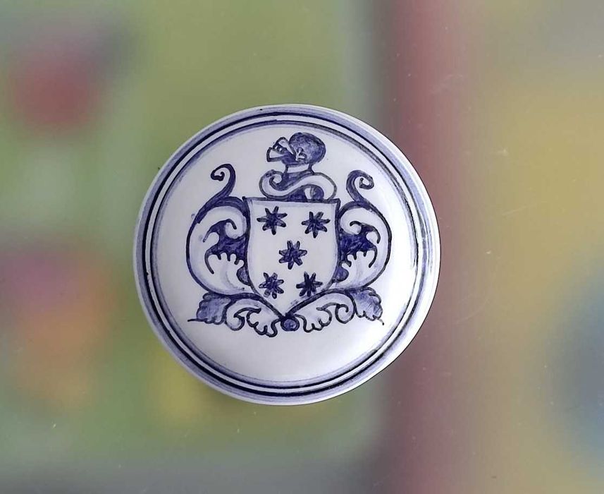 Caixa circular guarda jóias cerâmica réplica séc. XVII pintada à mão