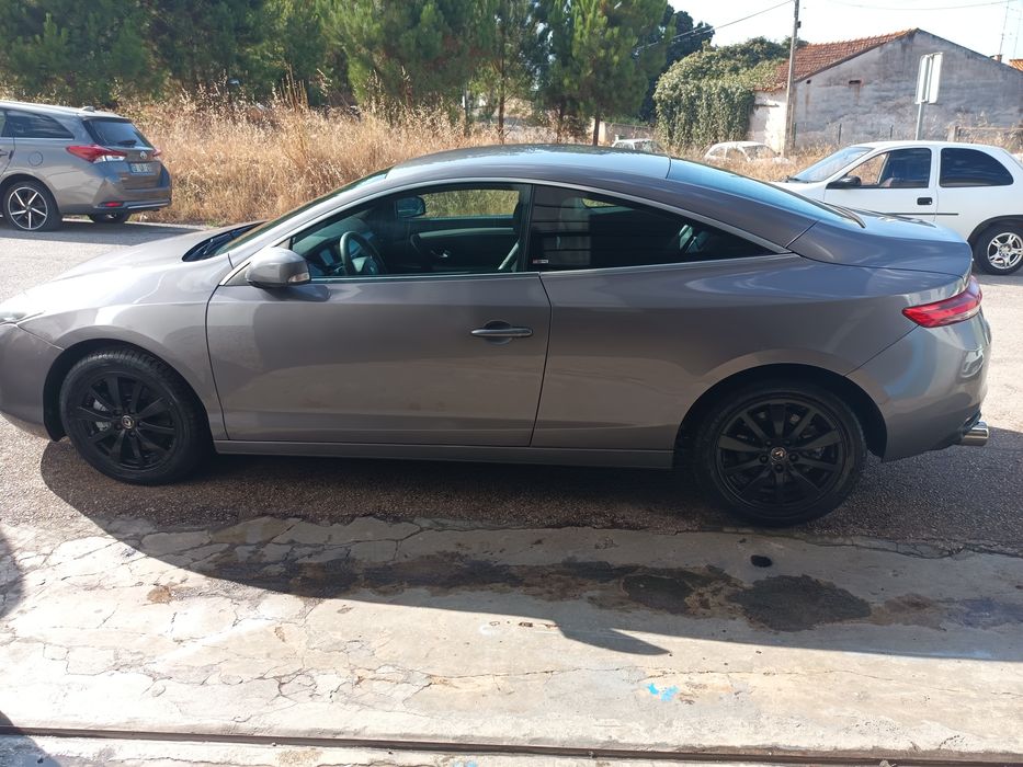 Renault Laguna Coupé – Elegância, conforto e exclusividade.