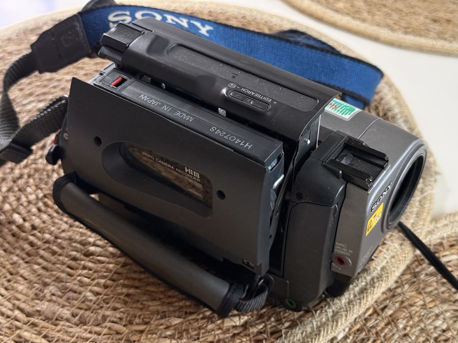 Kamera Sony Handycam Hi8 TR820E