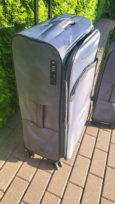 Dwie walizki podróżne duże