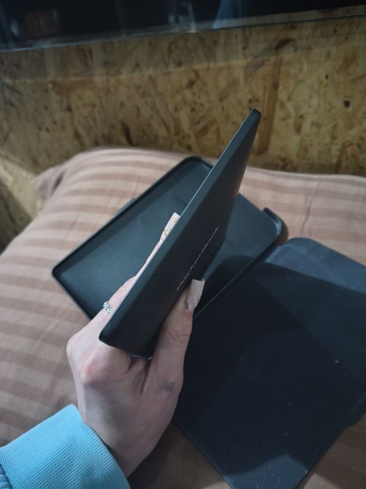 Електронна книга PocketBook з чохлом та зарядкою