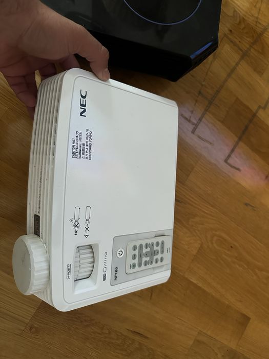 Projektor marki NEC