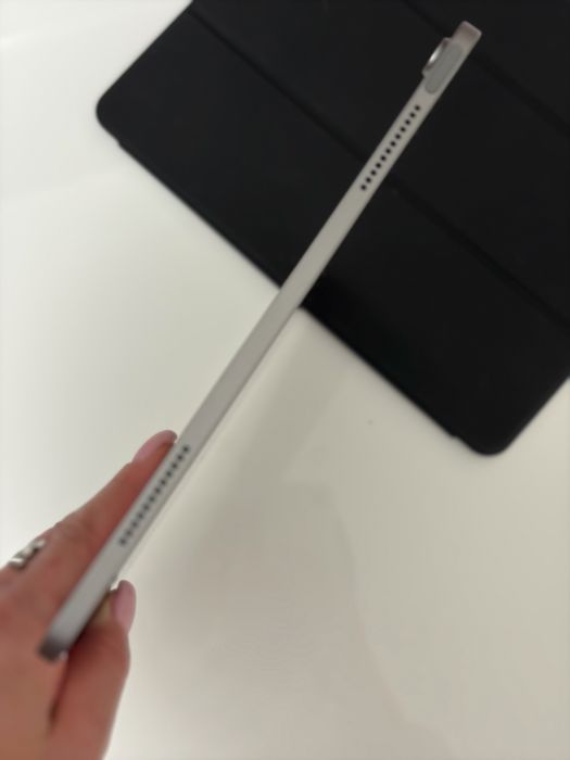 Продам Apple iPad Air 13" 2025 Wi-Fi 128 Гб M3 Space Gray