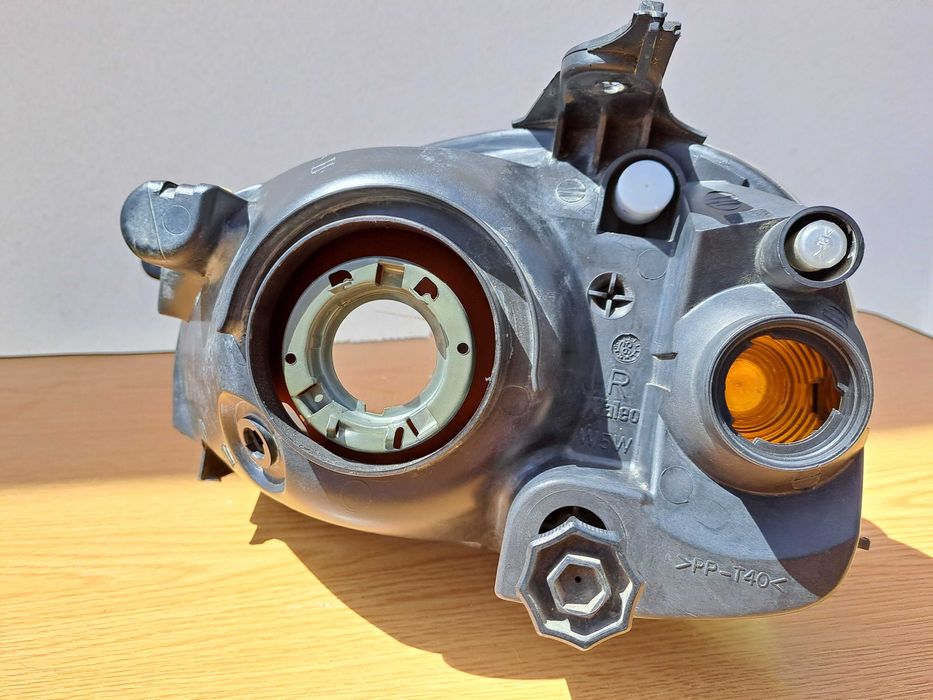 Farol dianteiro direito - Opel Corsa B