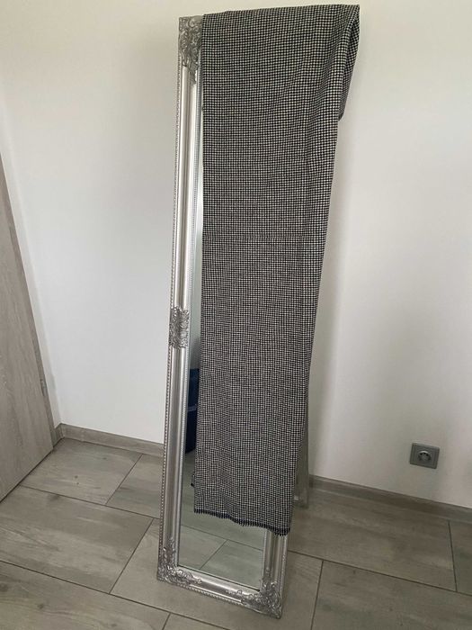 Wełniany materiał pepitko czarno biały