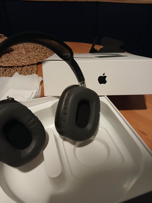 Airpods Max model 2098