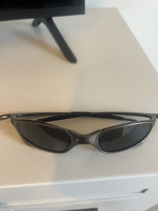 Óculos de Sol Oakley Juliet 1.0 X-Metal Polarizados, Armação Cinza, Lentes Pretas, Estilo Vintage