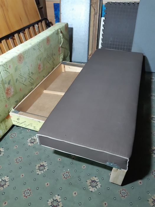 Диван,евро книжка,продам,могу Доставить.