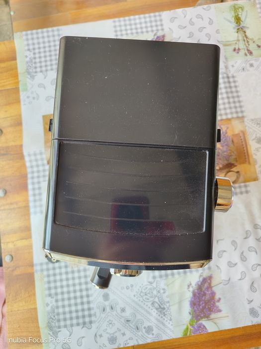 Кавоварка Philips -saeco poemia focus black