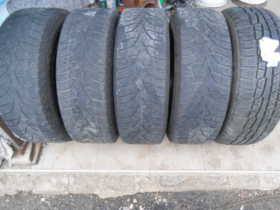 Шини  зима  215/65/16  комплект.