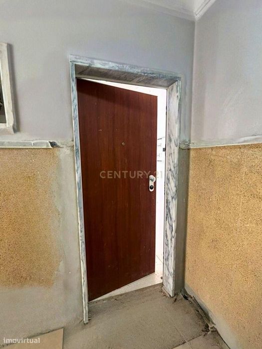 Apartamento T1 Totalmente em remodelação em Benavente