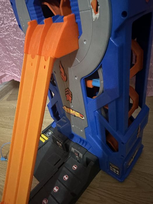 Гараж hot wheels mega garag