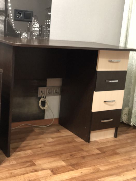 Стіл письмовий з тумбою