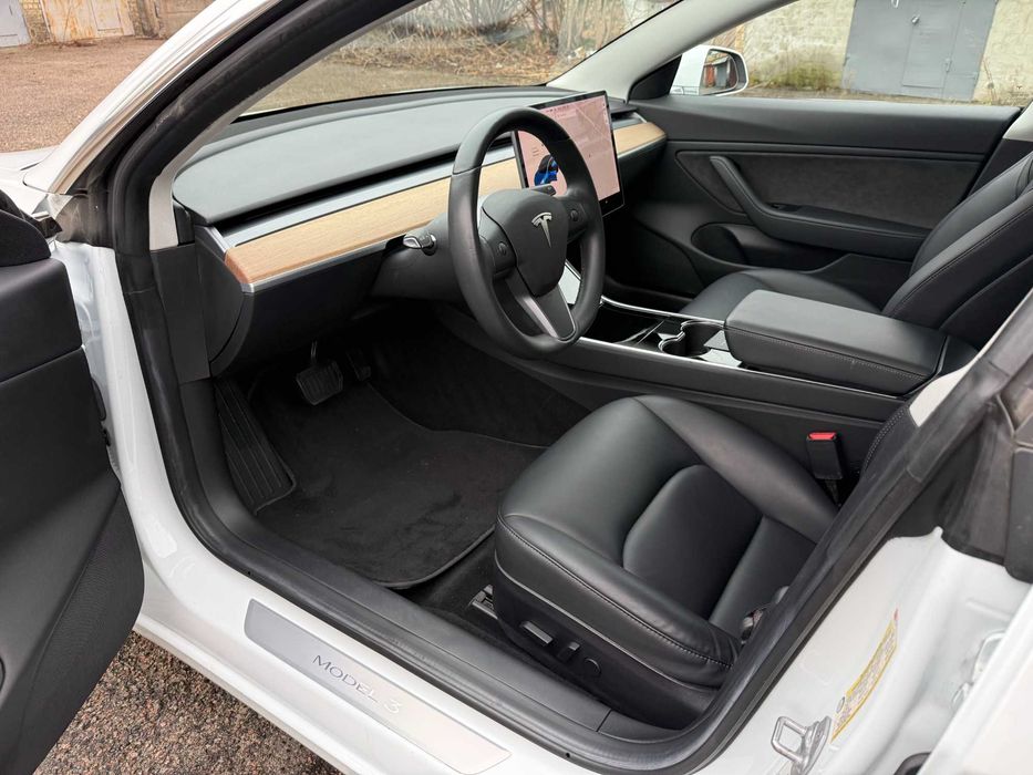 Продам Tesla Model 3 2018