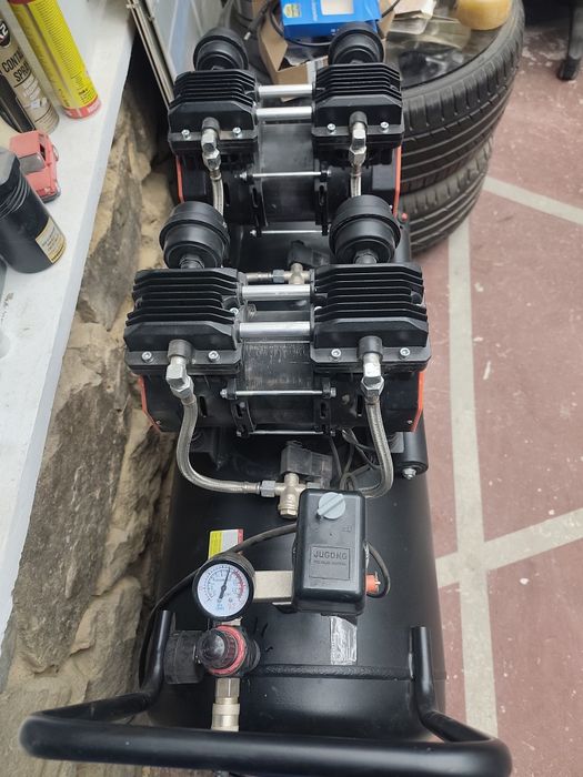 Kompresor bezolejowy jeszcze na gwarancji.