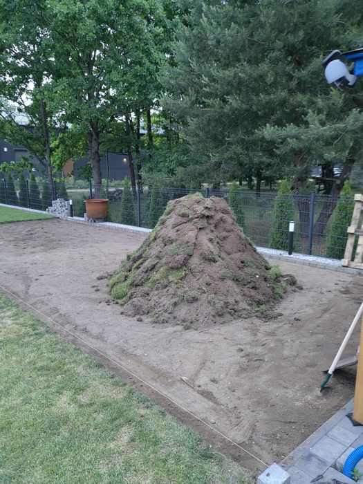 Ziemia ogrodowa siana z darnią trawy