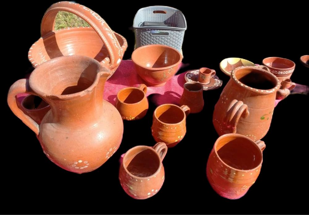 Grande lote de peças variadas em barro