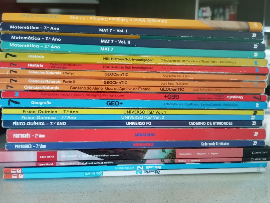 Manuais escolares do 8° e 9 ano . Livros adotados pelo cdd.s.