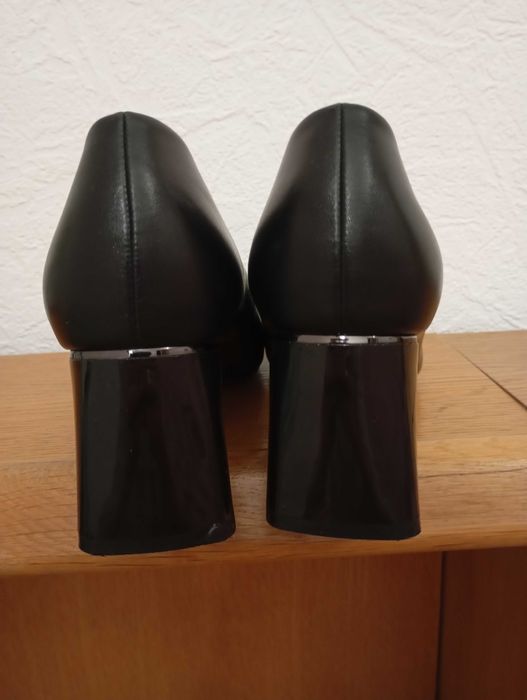 Шкіряні туфлі, зручні. Майже нові. Не мають жодних пошкоджень